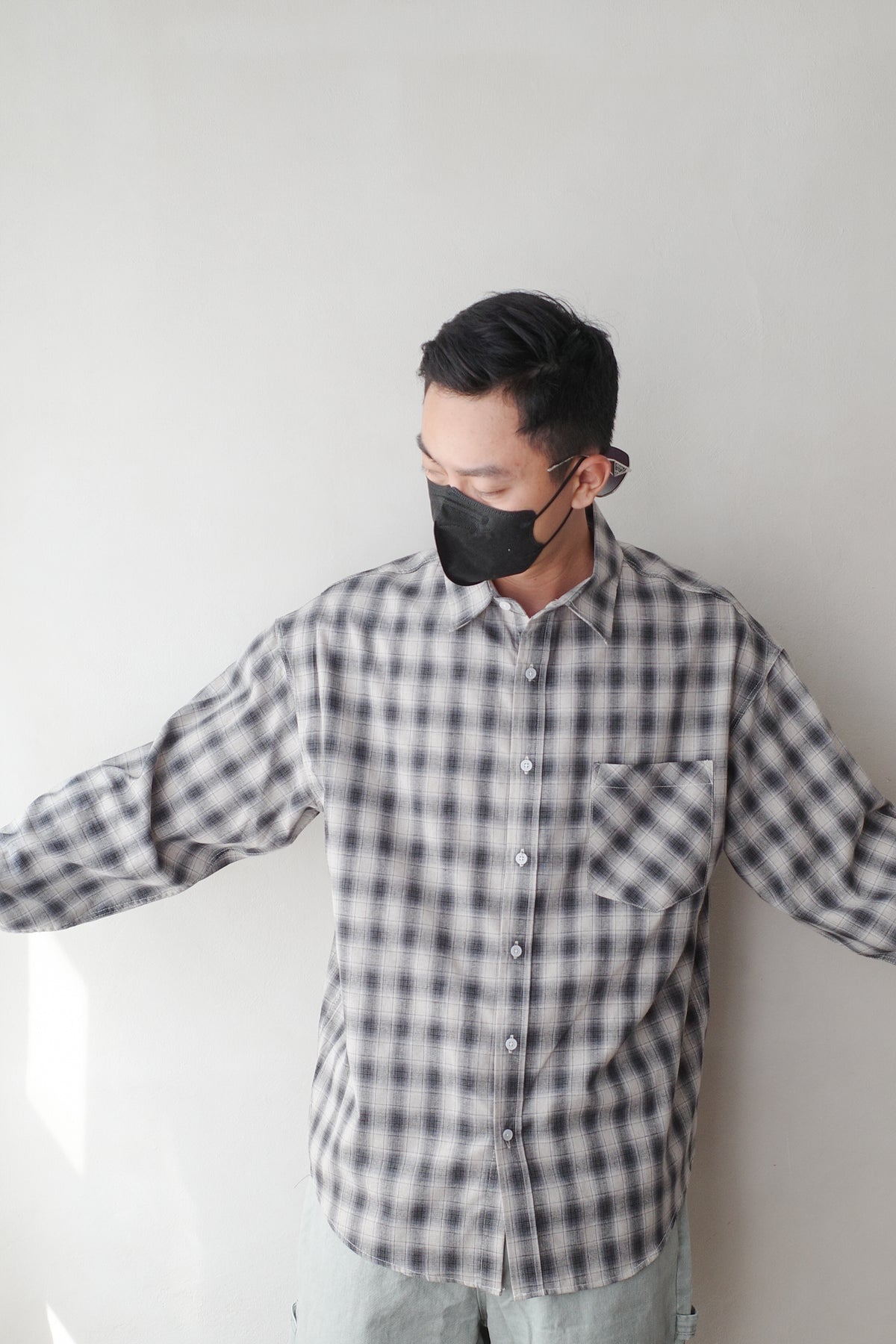 格紋薄長袖襯衫